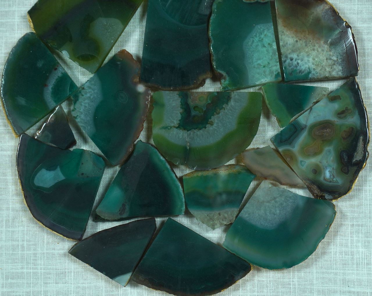 Huji Home Products. Shattered Agate Shadow Box Wall Décor (Green